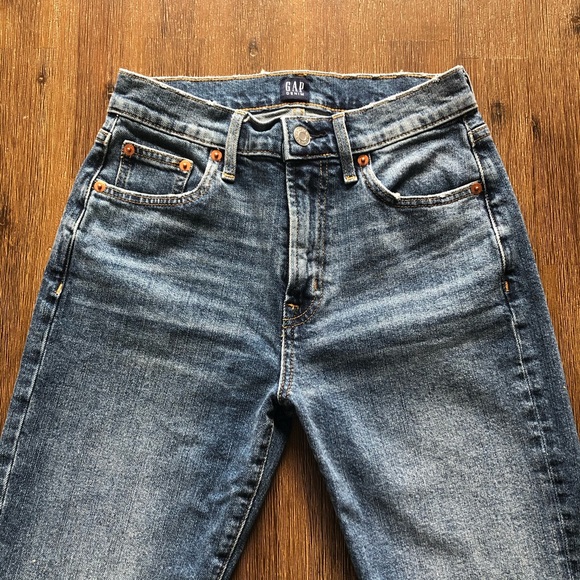 Gap - Mid Rise Girlfriend Jeans - Picture 2 of 8